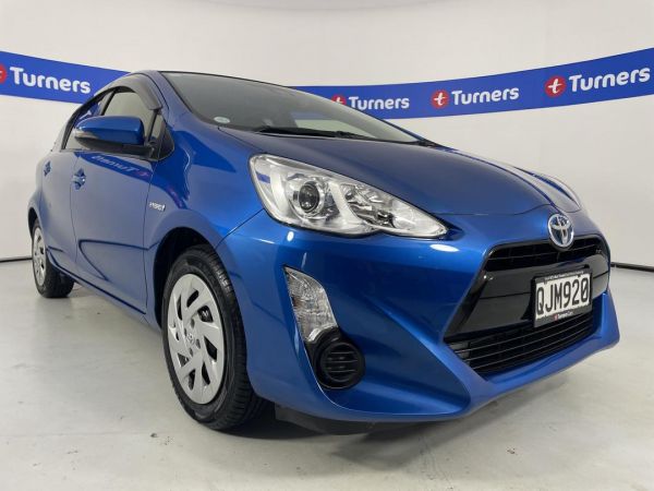 2015 Toyota Aqua Hatchback image