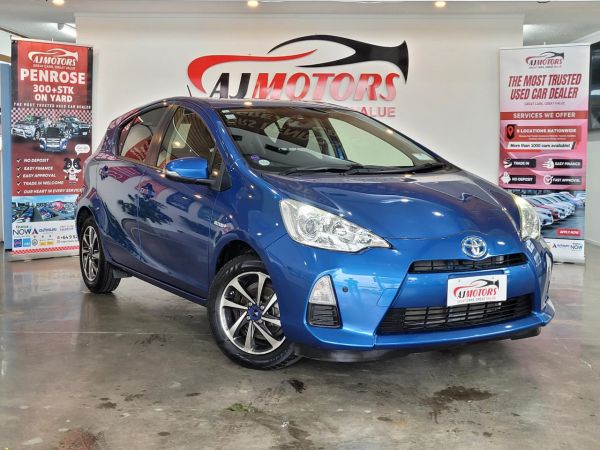 2014 Toyota Aqua Hatchback S image