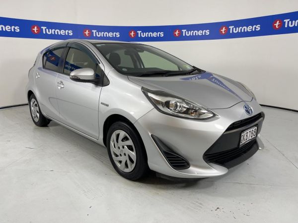 2017 Toyota Aqua Hatchback image