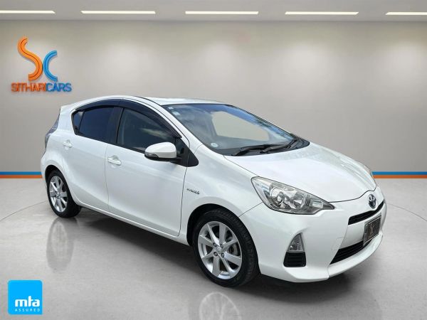 2013 Toyota Aqua Hatchback S Push Start image