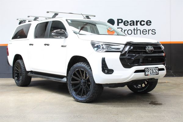 2022 Toyota Hilux Ute SR5 BRAND NEW 20" MAGS AND ALL TERRAINS image