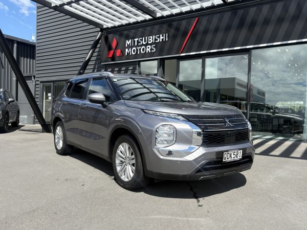 2023 Mitsubishi Outlander LS 2.5P/4WD/CVT image