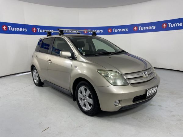 2003 Toyota IST Hatchback image