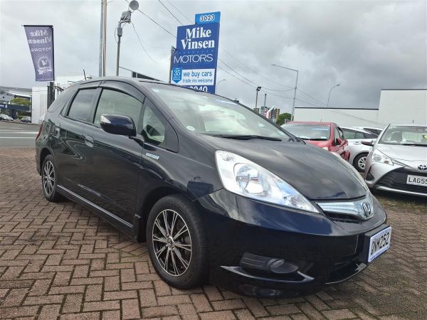 2013 Honda Fit SHUTTLE HYBRID CRUISE CONTROL  HALF LEATHER SEATS  ECO MODE image