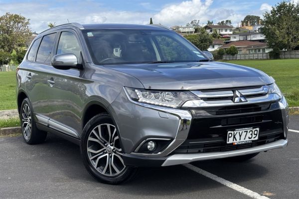 2016 Mitsubishi Outlander SUV XLS 4WD 7 SEATER image