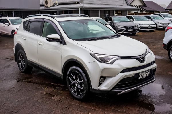 2017 Toyota RAV4 LTD | 2.0P | CVT image