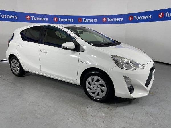 2016 Toyota Aqua Hatchback HYBRID image