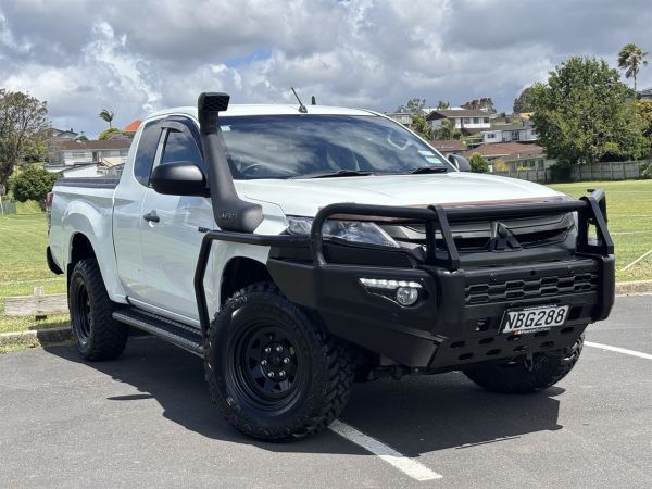 2020 Mitsubishi Triton Ute GLX 4X4 CC image