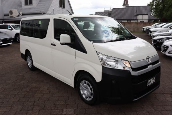 2021 Toyota Hiace Zr MINIBUS, 2.8Dt/6At image