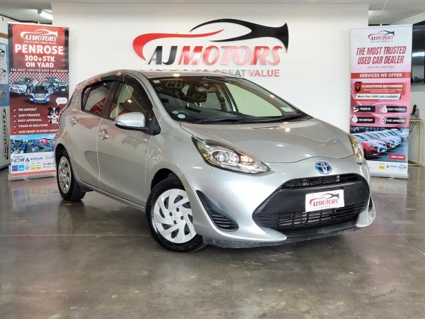 2017 Toyota Aqua Hatchback S image