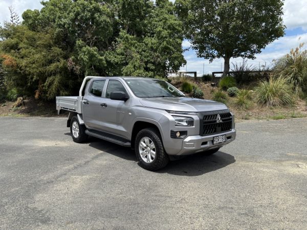 2025 Mitsubishi Triton Ute DC CHASSIS GLX 4WD 6AT 2.4 AUTO 4X4 image