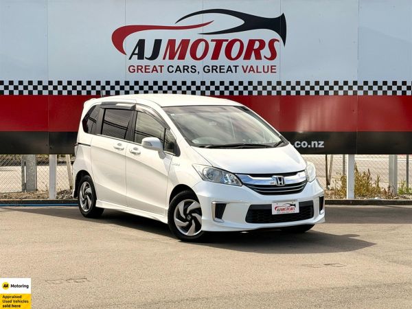 2015 Honda Freed 1.5L PETROL HYBRID image