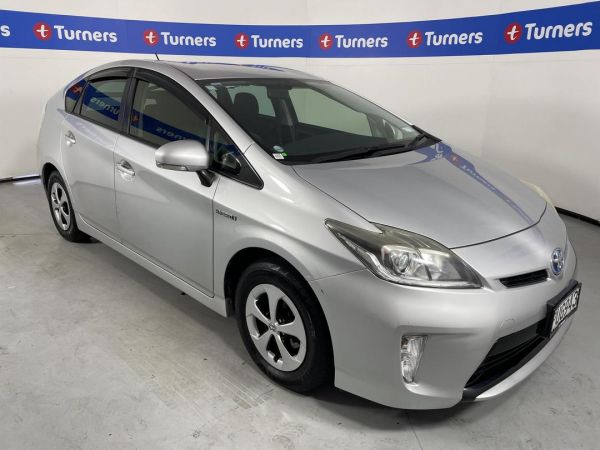 2013 Toyota Prius Wagon image