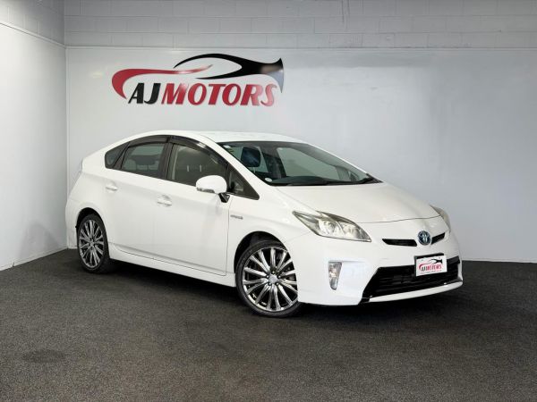 2014 Toyota Prius Hatchback 5D S image