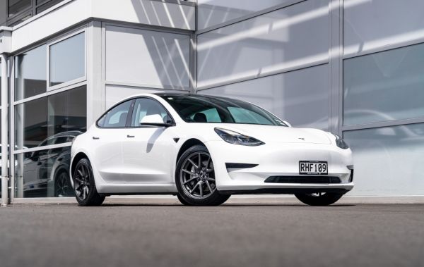 2021 Tesla Model 3 Standard Range Plus 50kWh image