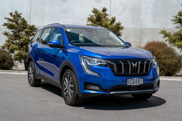 2025 Mahindra XUV700 AX7L 2.0 litre 7 Seater 6spd Auto image
