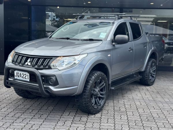2016 Mitsubishi Triton GLX 4WD 2.4D/T 4X4 image