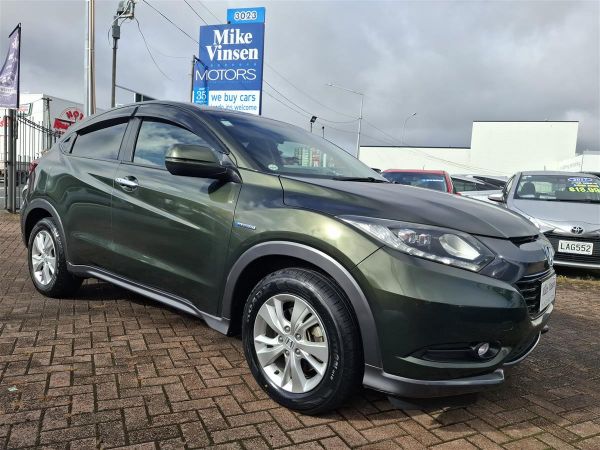 2015 Honda Vezel HYBRID CRUISE CONTROL MULTI AIRBAGS REVERSE CAMERA BLUETOOTH AUDIO SEAT HEATERS AUTO HOLD SPORTS/ECO MODE USB/HDMI PORTS FACTORY ALLOYS image