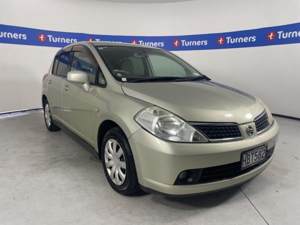 2004 Nissan Tiida Hatchback image