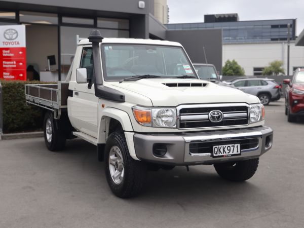 2024 Toyota Land Cruiser 70 LX V8, Tipper Deck image