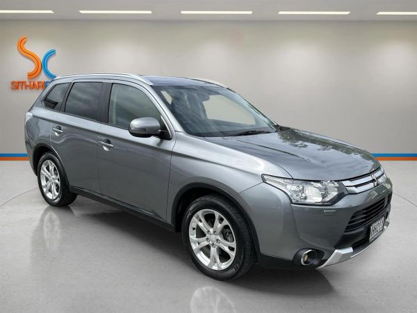 2014 Mitsubishi Outlander SUV XLS 2.4P/4WD/7 SEATS image