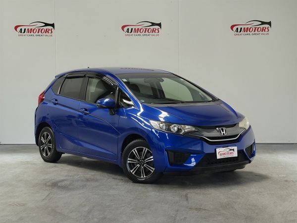 2015 Honda Fit Hybrid Hatchback L PACKAGE image