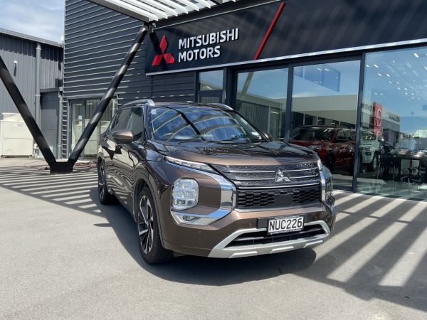 2021 Mitsubishi Outlander VRX AWD 7 seater image