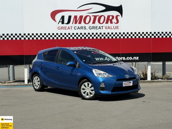 2014 Toyota Aqua Hatchback S Push button image