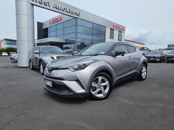 2017 Toyota C-HR SUV HYBRID image