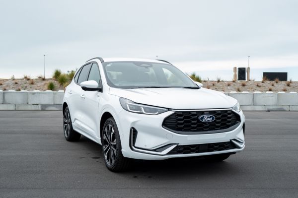 2026 Ford Escape St-Line X AWD FHEV image