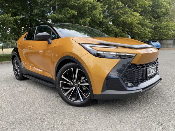 2025 Toyota C-HR Limited 1.8P HEV CVT FWD SUV/5D/5S (CZTTA-NM1) image