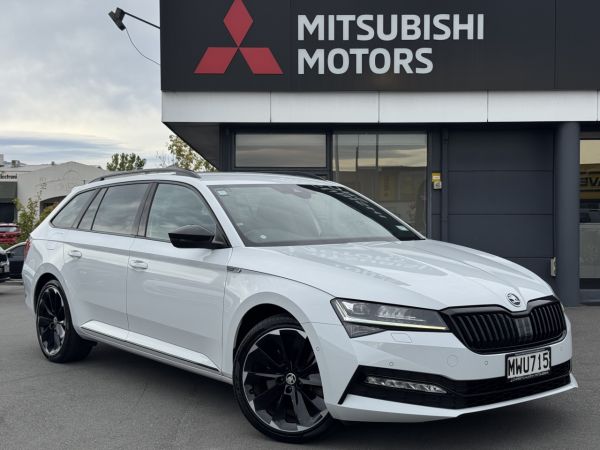 2020 Skoda Superb Wagon Sportline image