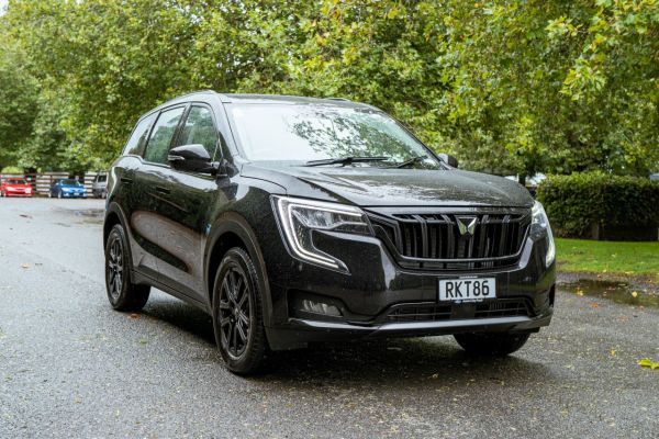 2025 Mahindra XUV700 Black Edition AX7L 2.0L 6spd image