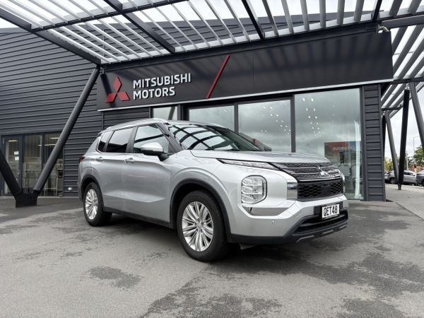 2023 Mitsubishi Outlander LS AWD image