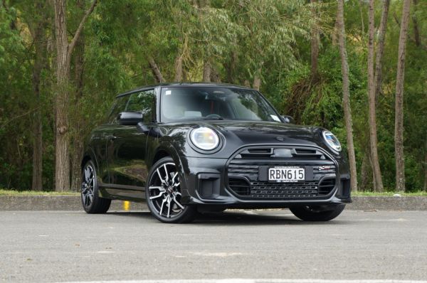 2025 MINI Cooper S 2.0PT Hatch - JCW image