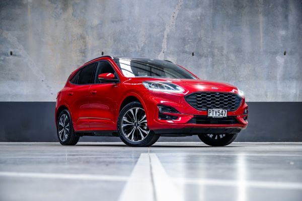 2023 Ford Escape St-Line X Pug in hybrid PHEV image