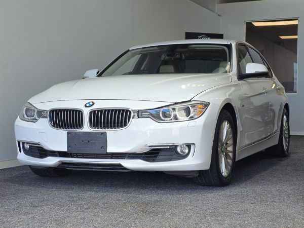 2012 BMW 320I Sedan F30 NEW SHAPE LUXURY TRIM image