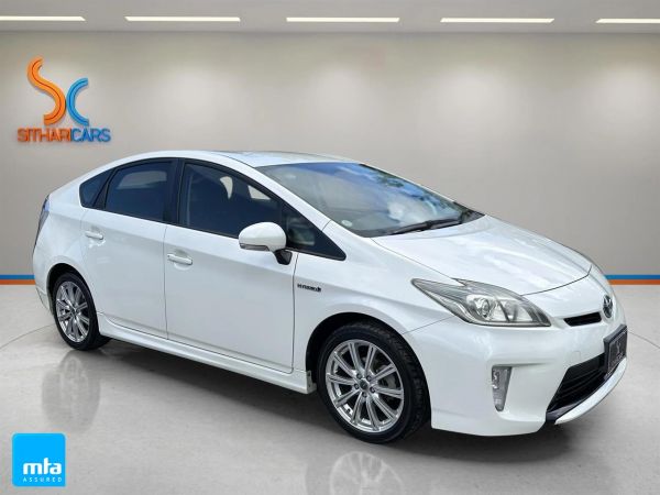 2013 Toyota Prius Hatchback S image