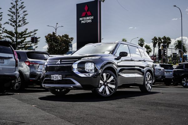 2025 Mitsubishi Outlander VRX AWD image