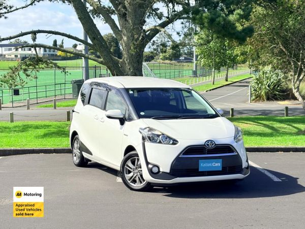 2017 Toyota Sienta People Mover Hybrid G image