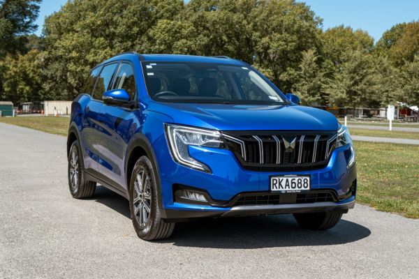 2025 Mahindra XUV700 AX7L 2.0L 7-Seater 6spd image