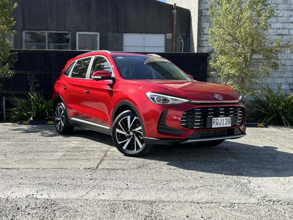 2025 MG ZS HEV Essence image