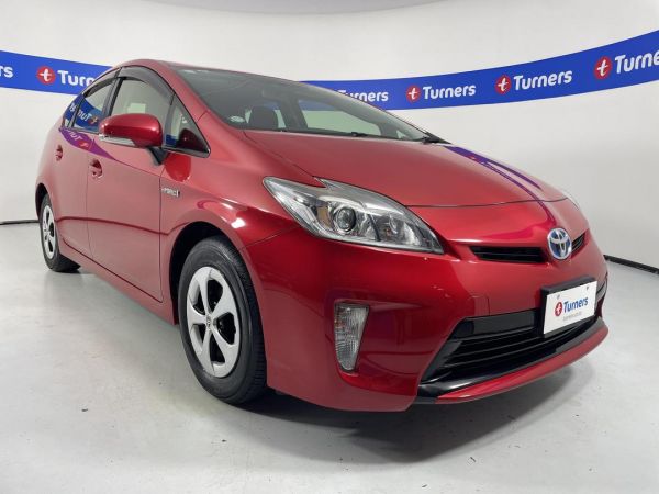 2014 Toyota Prius Wagon image