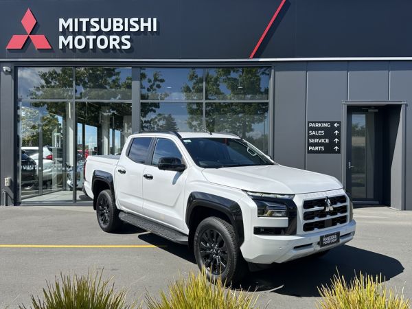 2025 Mitsubishi Triton VRX 4WD image