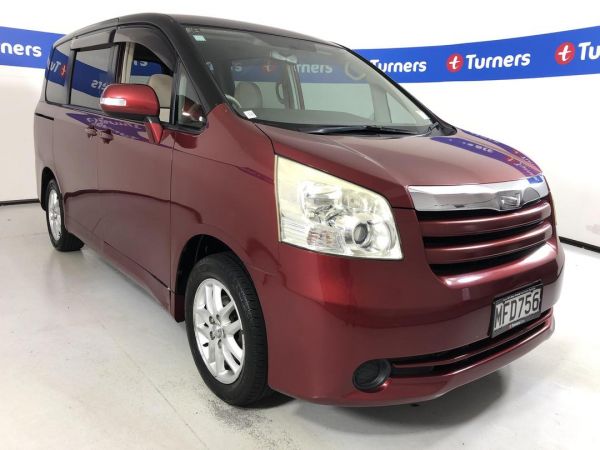 2010 Toyota Noah Wagon image