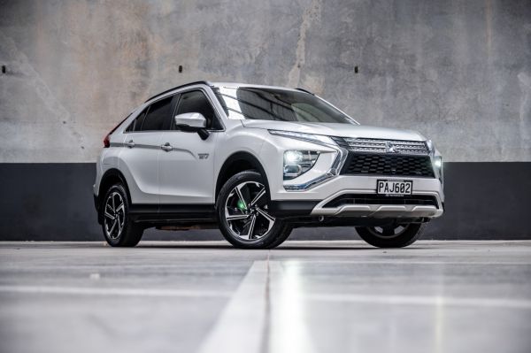 2022 Mitsubishi Eclipse Cross XLS 4WD 2.4L Petrol Plug in Hybrid PHEV image
