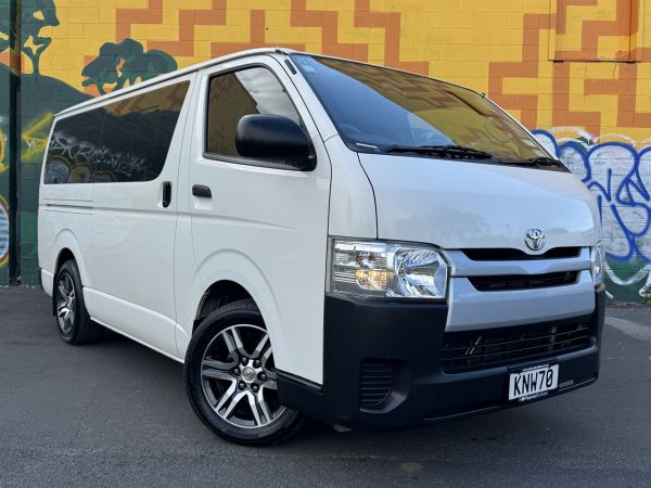 2017 Toyota Hiace Van ZL MANUAL 3.0 TURBO DIESEL image