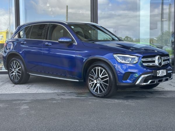 2021 Mercedes-Benz GLC 300 e 4MATIC PHEV SUV - NZ New image
