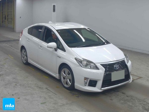 2014 Toyota Prius Hatchback S CRUISE CONTROL image