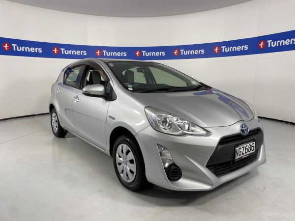 2015 Toyota Aqua Hatchback image